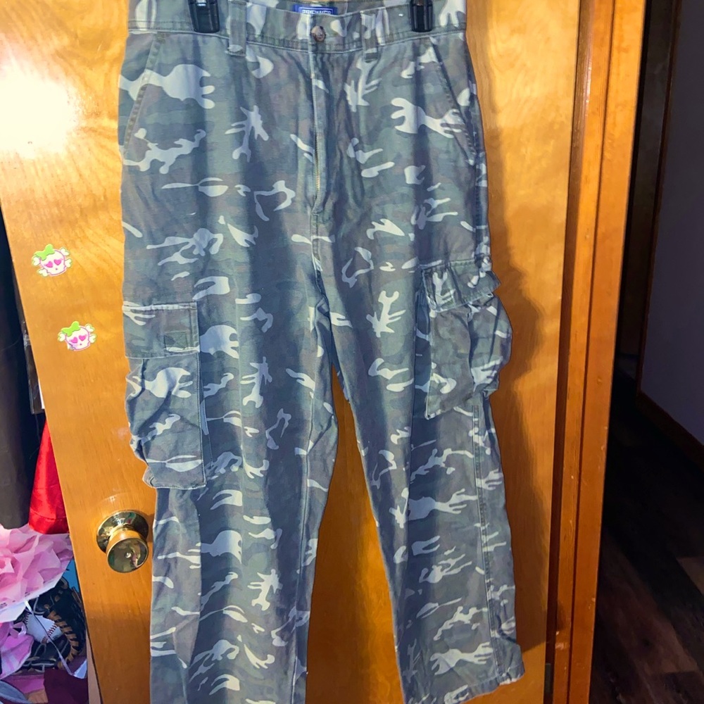 Men’s 34 32 camo cargo pants
